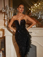 Robe longue bustier noire à sequins et plumes