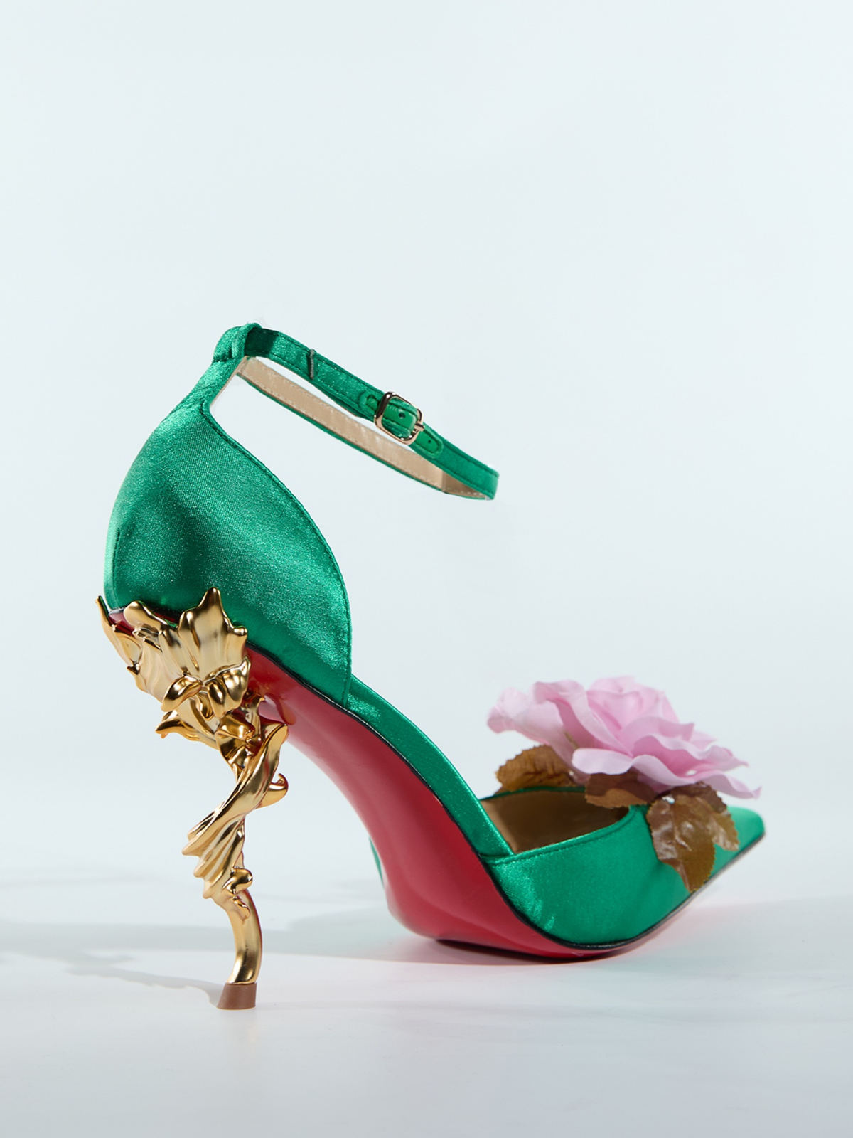 Escarpins en satin fleuri