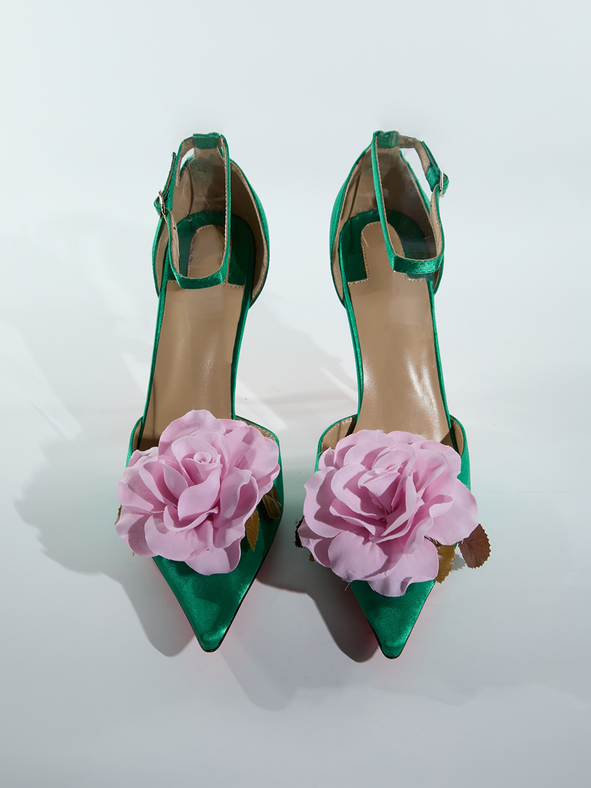 Escarpins en satin fleuri