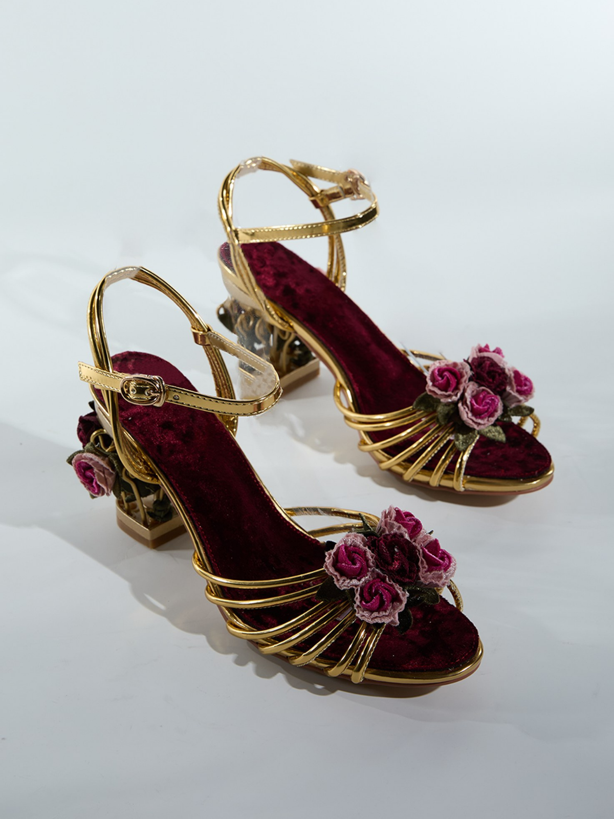 Sandales en velours fleuri