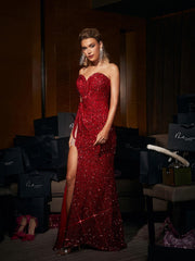 Robe bustier fendue à sequins et ornée d'un serpent 