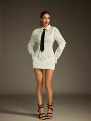 Robe courte à col et manches longues 