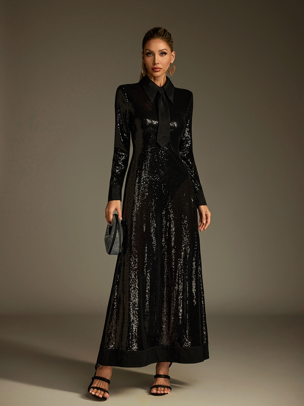 Robe longue à sequins à col montant 