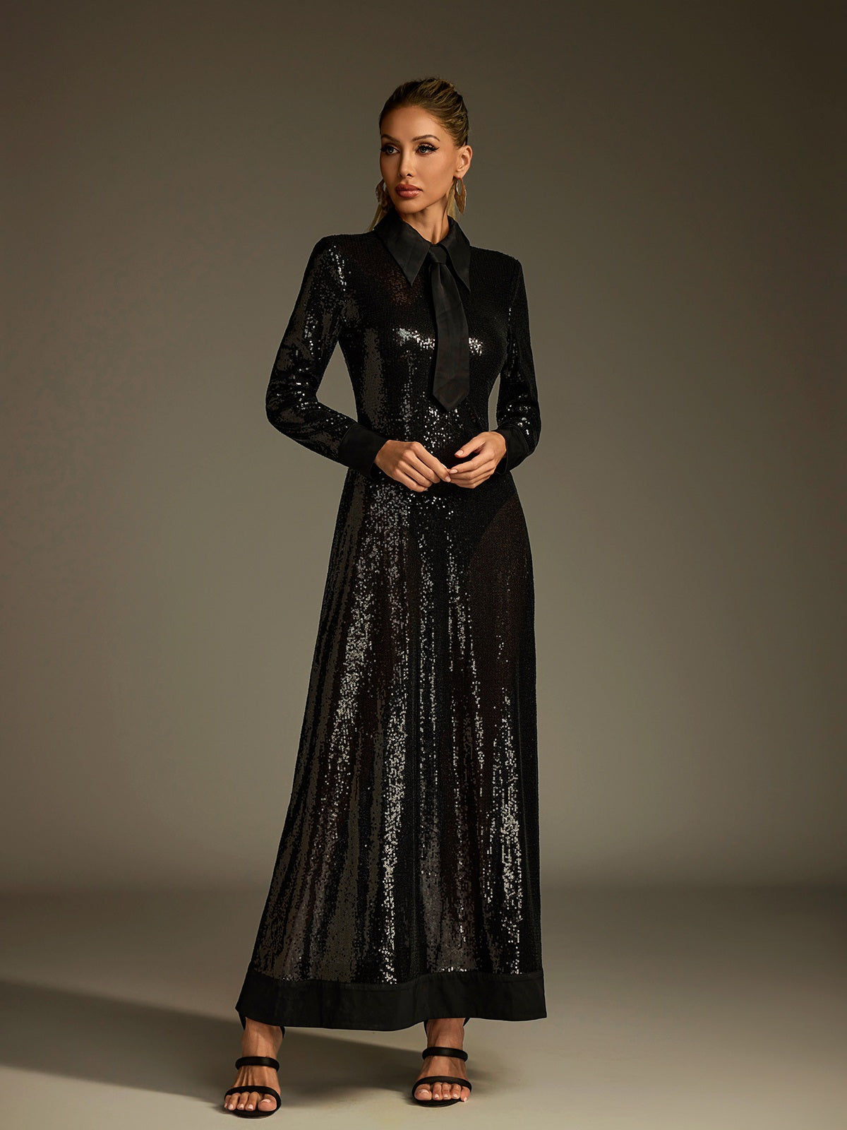 Robe longue à sequins à col montant 