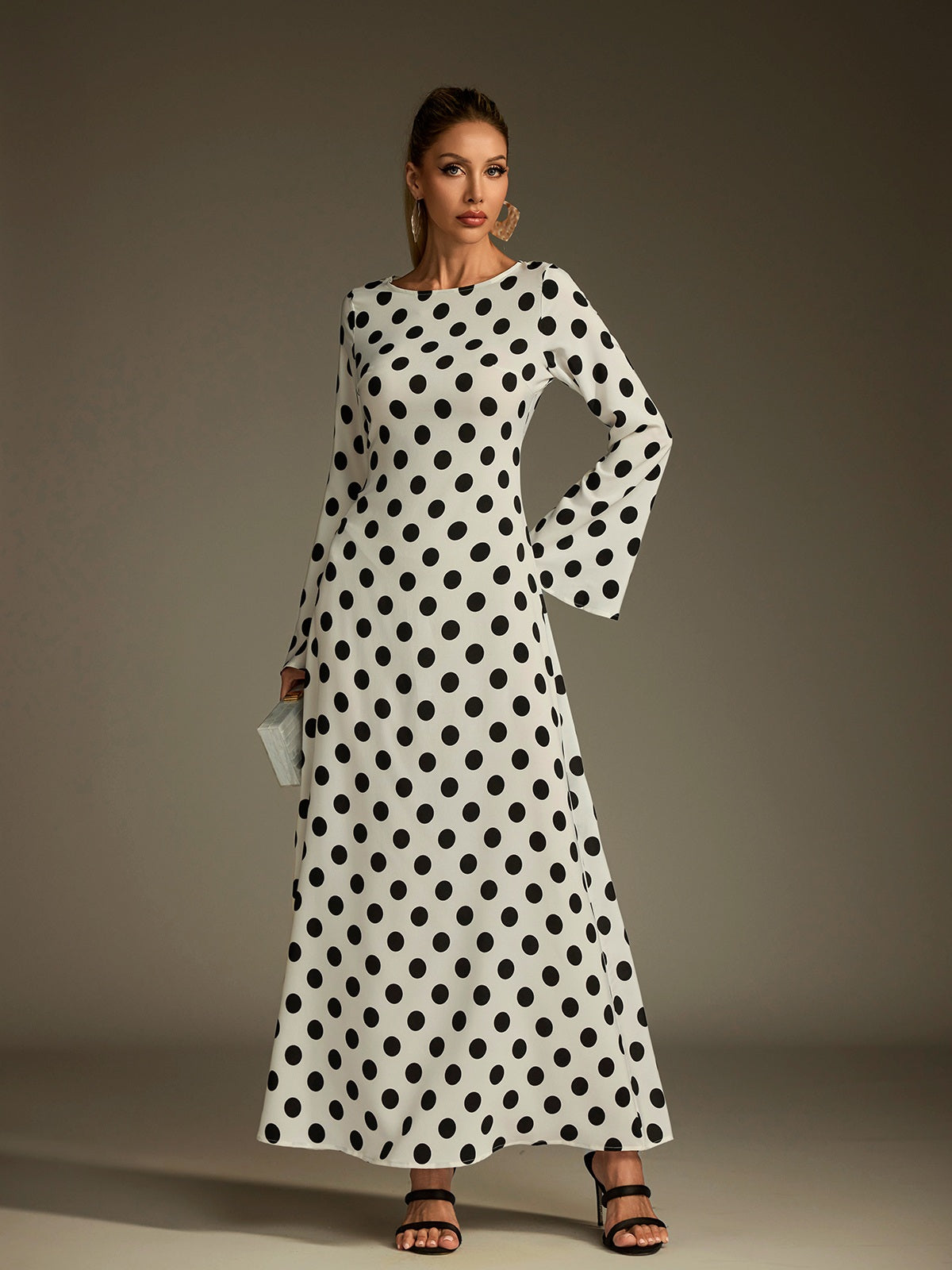 Robe longue à pois à manches évasées 