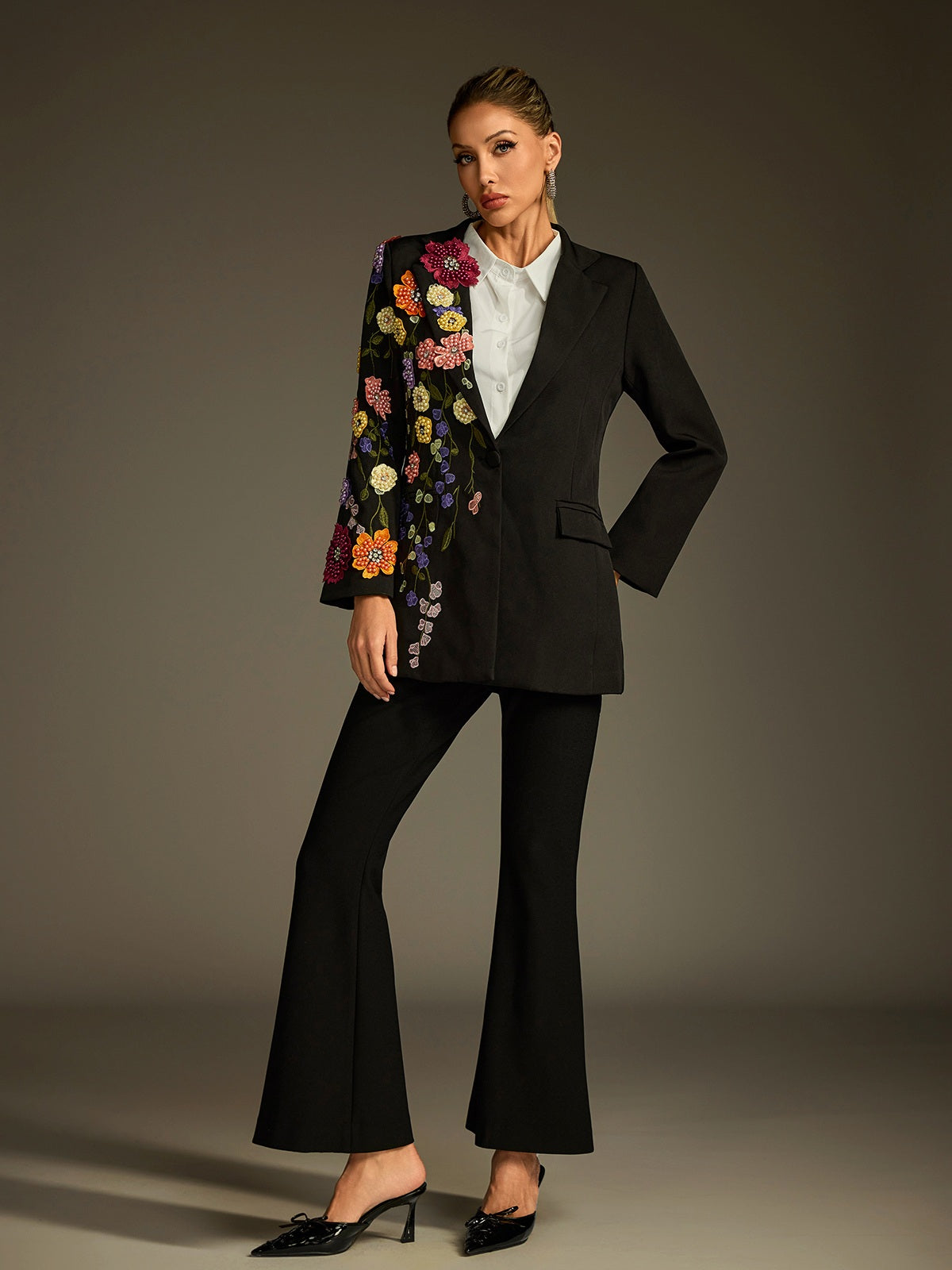 Blazer brodé de fleurs 