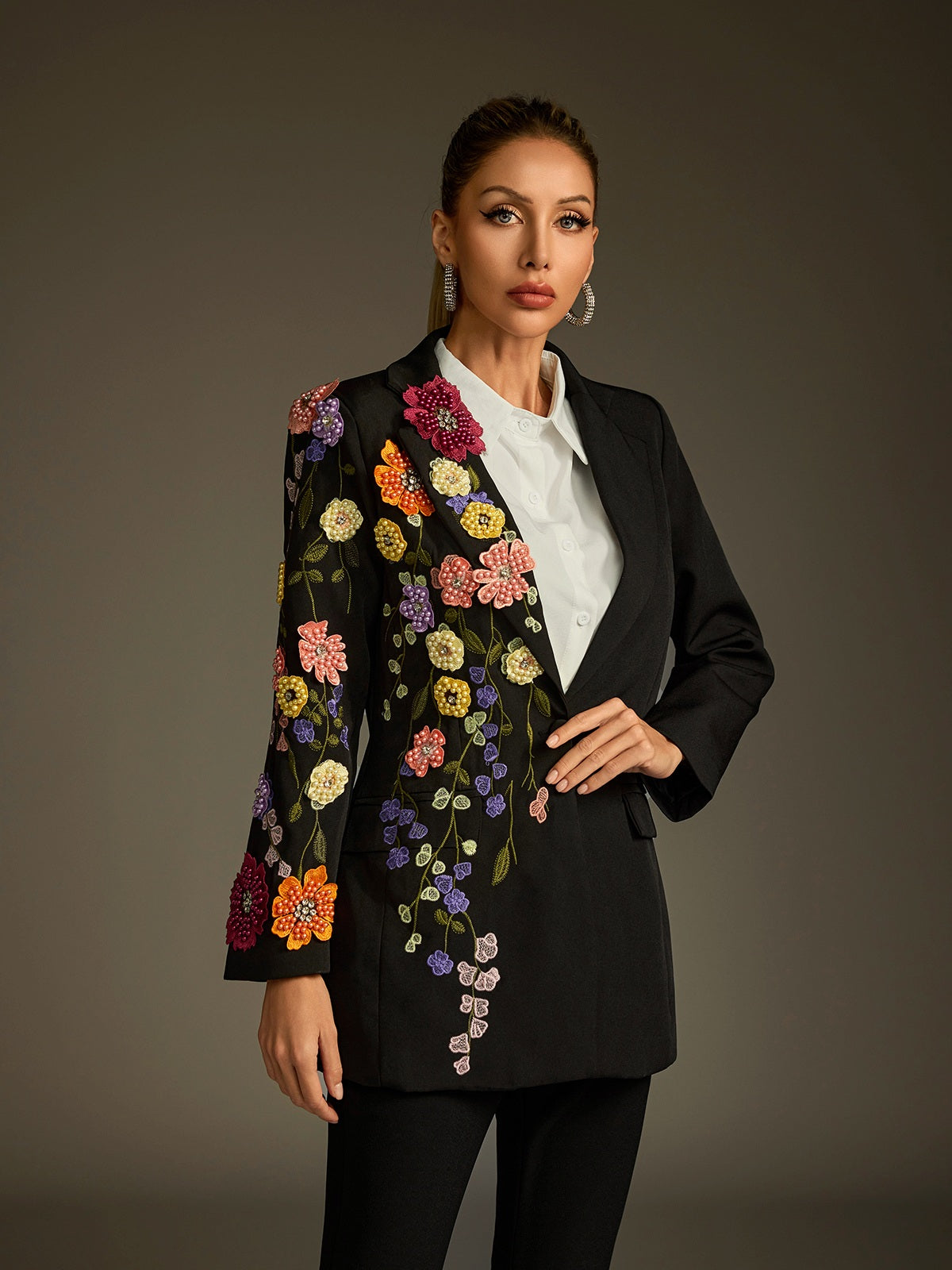 Blazer brodé de fleurs 