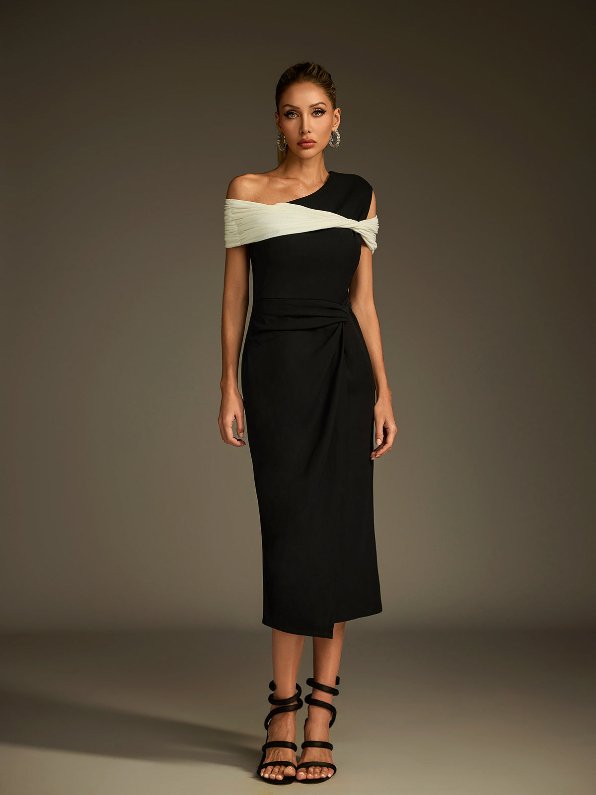 Robe midi asymétrique torsadée 