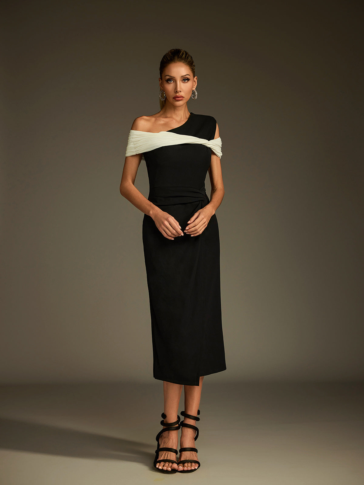 Robe midi asymétrique torsadée 