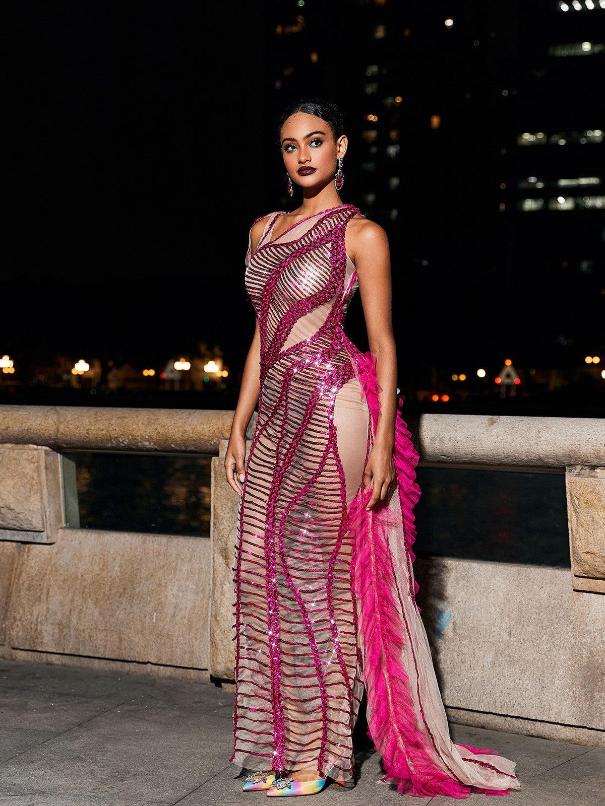 Robe en tulle à sequins drapée et découpée rose fuchsia 