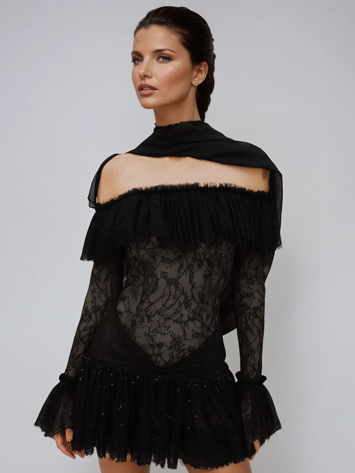 Robe mini bustier en dentelle et sequins avec foulard 
