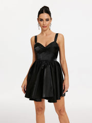 Robe mini évasée à spaghetti 