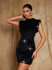 Robe mini à sequins avec épaulettes 