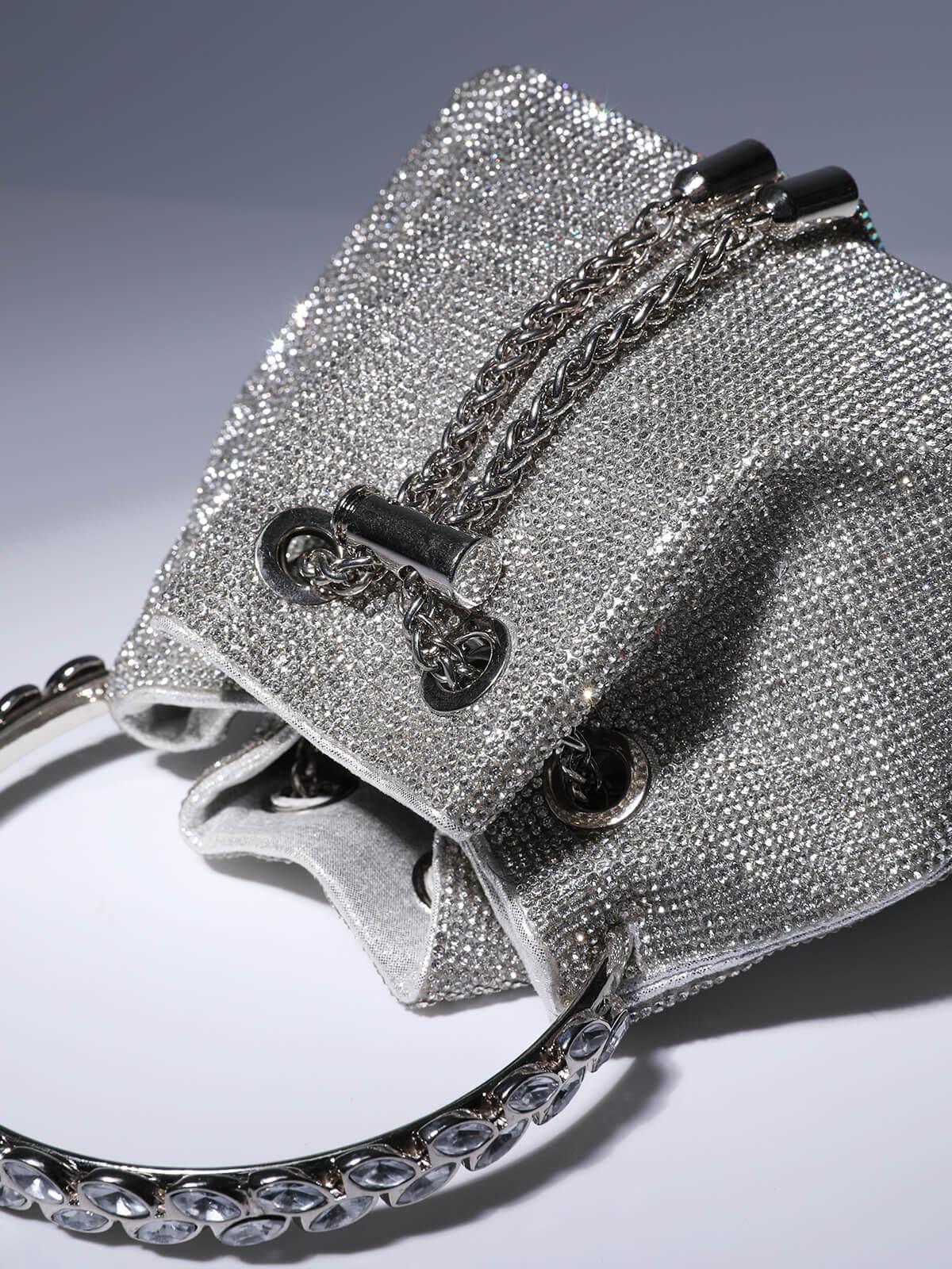 Sac seau argenté orné de cristaux