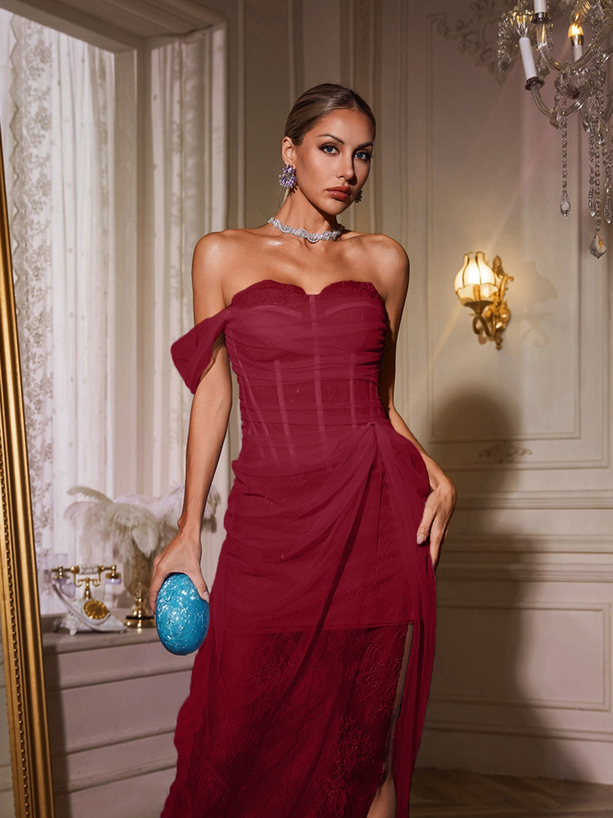 Robe midi asymétrique en dentelle fendue couleur vin 
