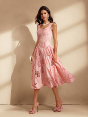 Robe midi sans manches à découpes et broderies 