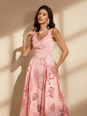 Robe midi sans manches à découpes et broderies 