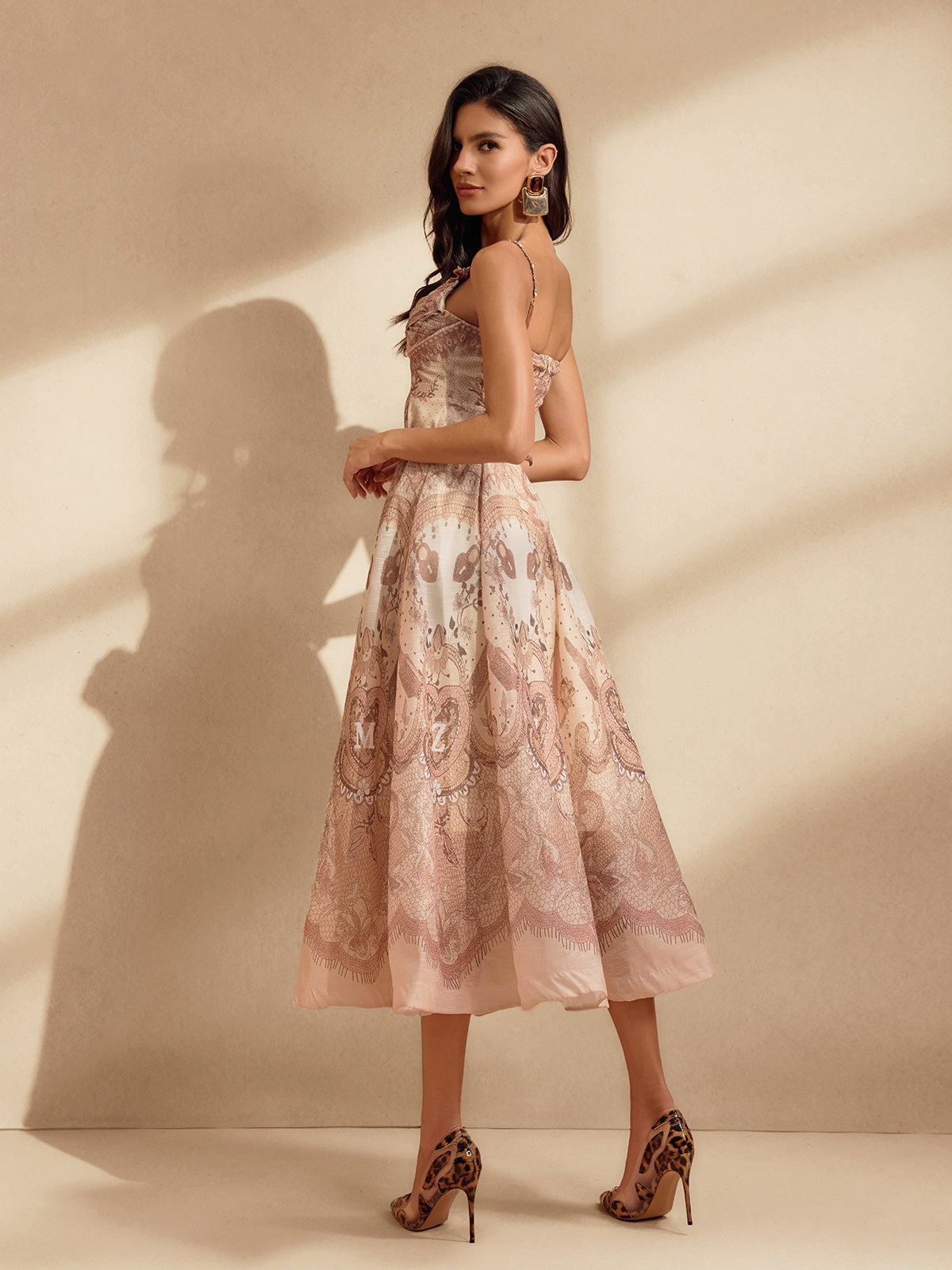 Robe midi imprimée à fines bretelles 