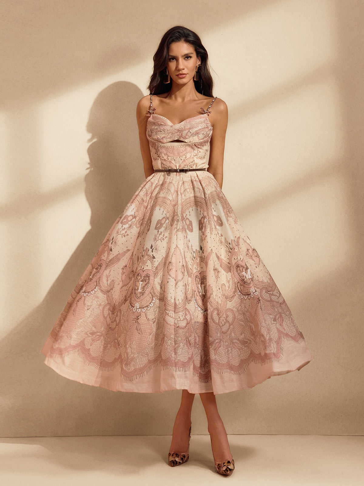 Robe midi imprimée à fines bretelles 