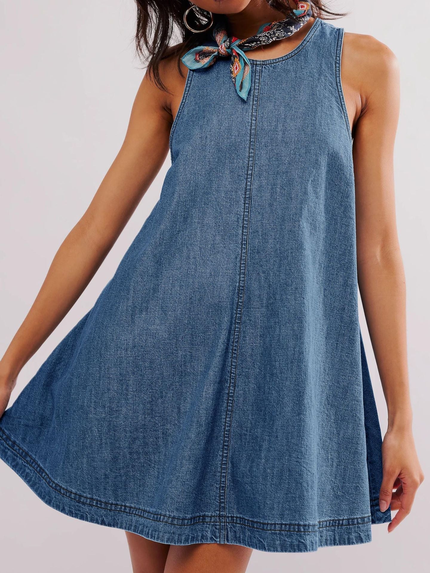 Robe en jean délavé sans manches pour tous les jours 