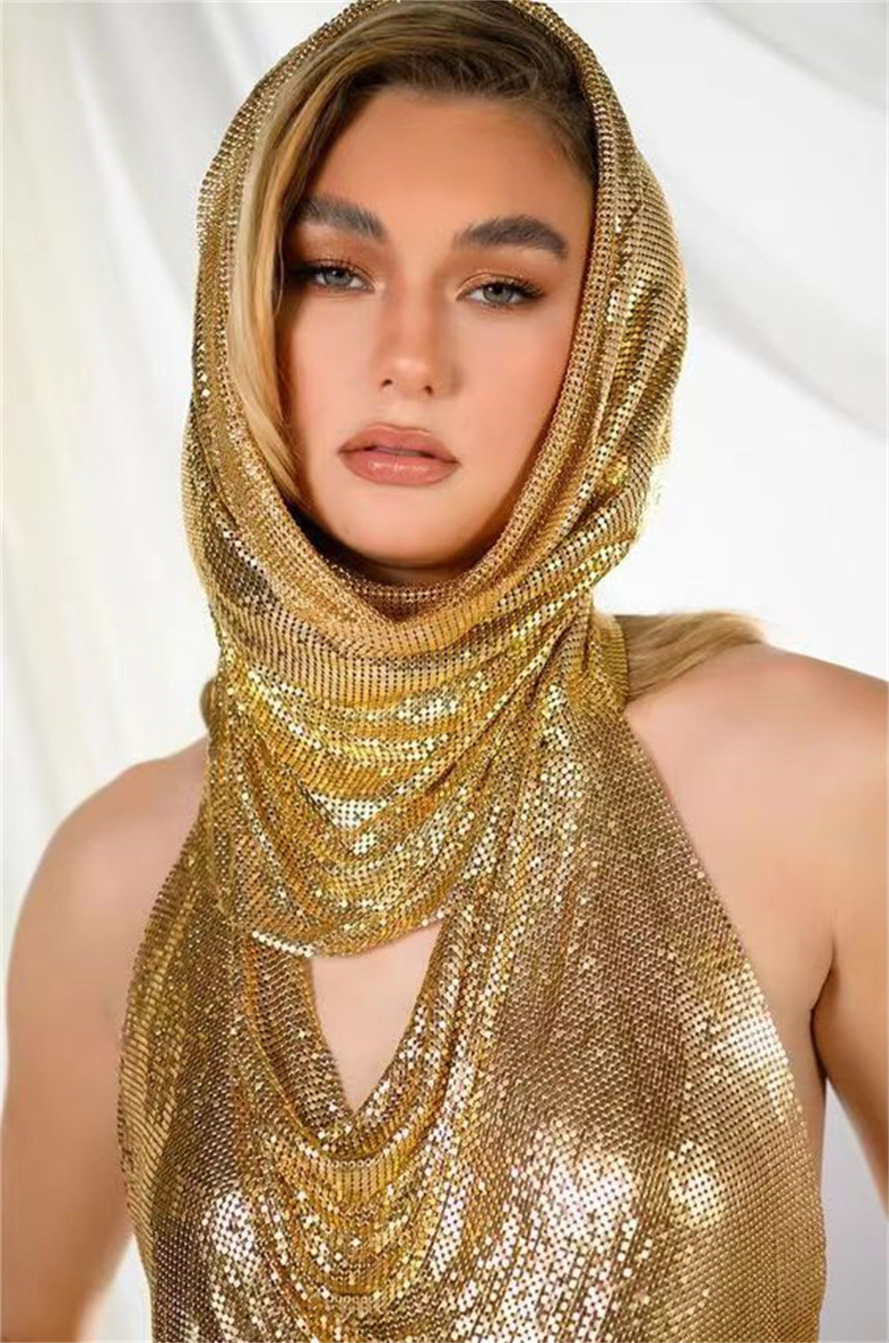 Haut dos nu à sequins avant-gardiste