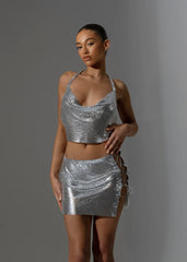 Ensemble deux pièces à lacets et sequins, un incontournable