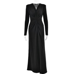 Robe longue noire à décolleté plongeant et fente en V, idéale pour les fêtes 