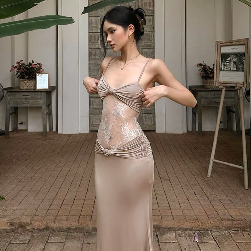 Robe longue en dentelle nude douce