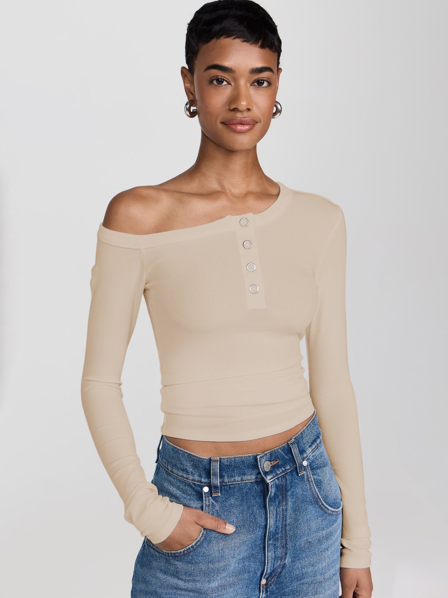 Haut à épaules dénudées élégant et original