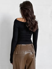 Haut moderne à épaules dénudées et manches longues pour les trajets domicile-travail