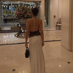 Robe longue dos nu élégante en dentelle à empiècements pour dîner