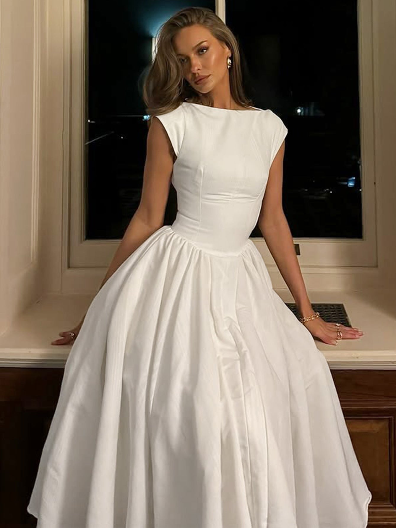 Robe blanche dos nu