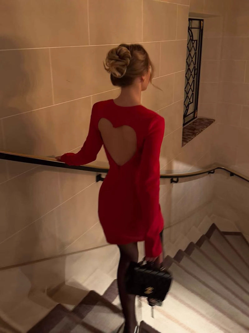 Robe mini rouge mignonne à dos nu en forme de cœur 