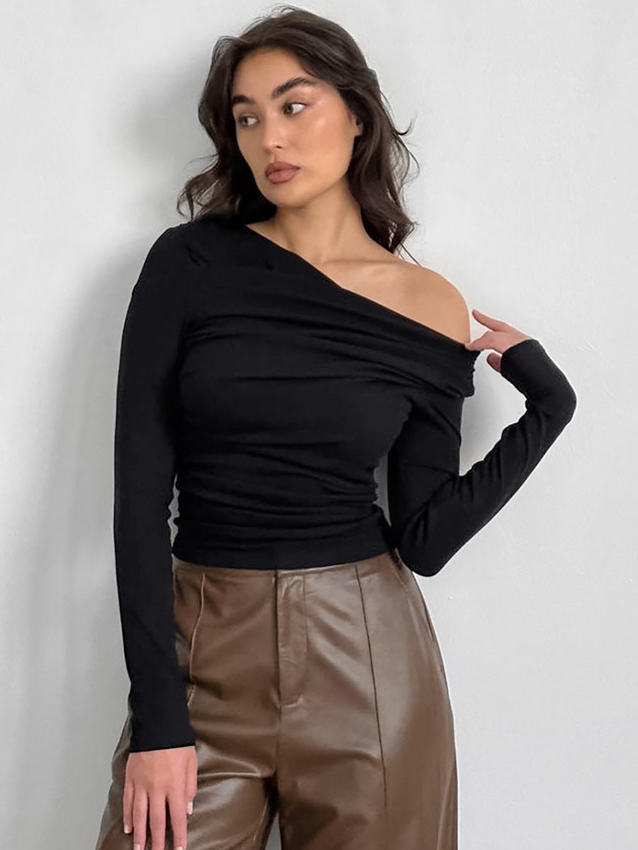 Haut moderne à épaules dénudées et manches longues pour les trajets domicile-travail