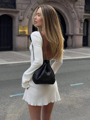 Robe blanche minimaliste en maille, choix décontracté 