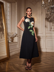Robe midi sans manches noire brodée de fleurs 