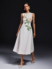 Robe midi blanche sans manches brodée de fleurs 