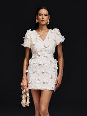 Robe courte brodée de papillons 