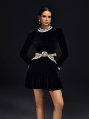 Robe courte en velours à franges et découpes 
