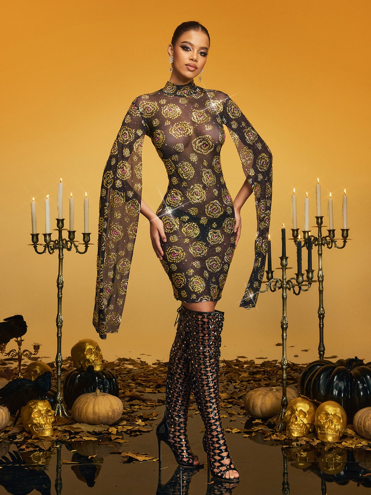 Robe courte à manches cape et strass roses 