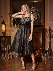 Robe midi en dentelle à encolure carrée 