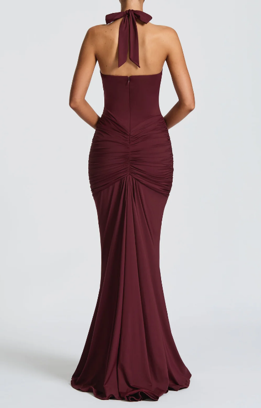 Robe à décolleté plongeant