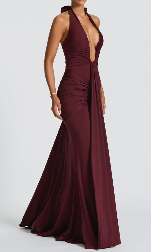 Robe à décolleté plongeant