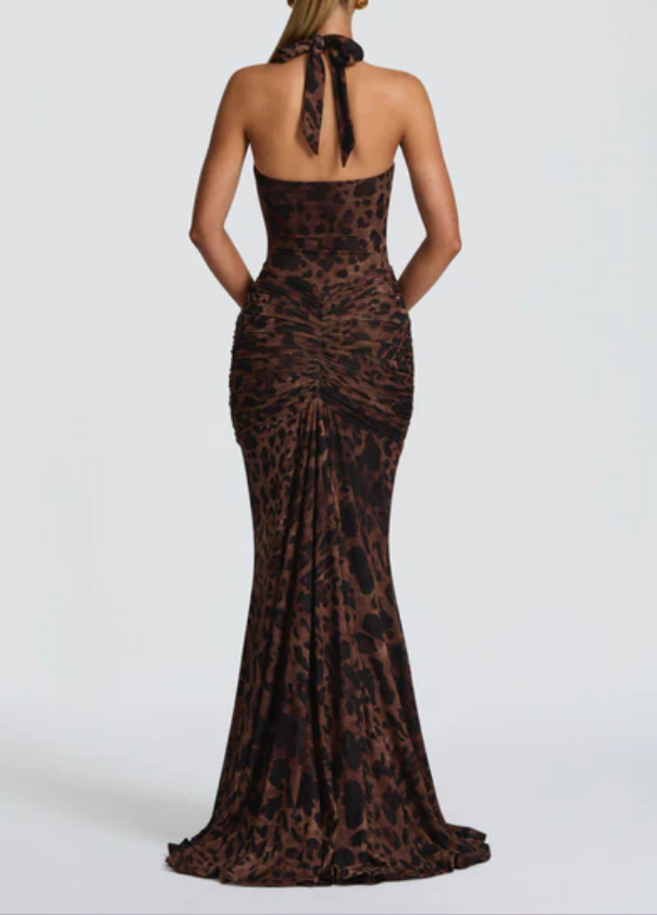 Robe à décolleté plongeant