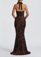 Robe à décolleté plongeant