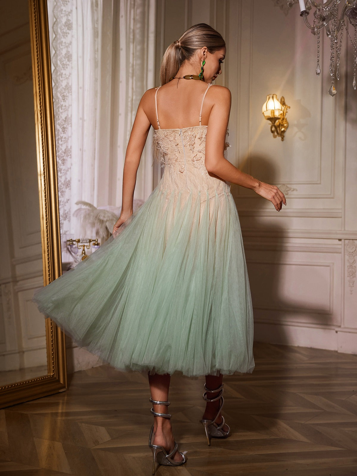 Robe midi en dentelle ombrée à fines bretelles 