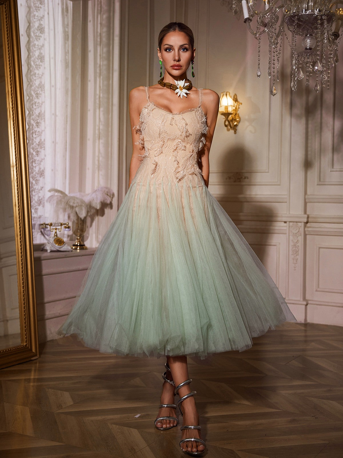 Robe midi en dentelle ombrée à fines bretelles 