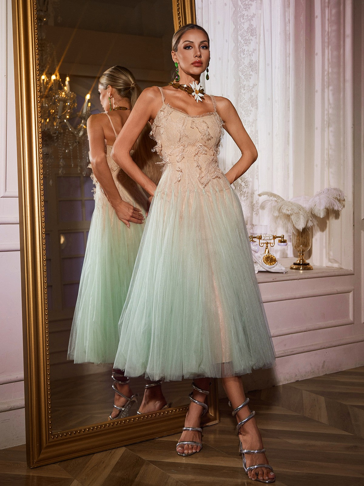 Robe midi en dentelle ombrée à fines bretelles 