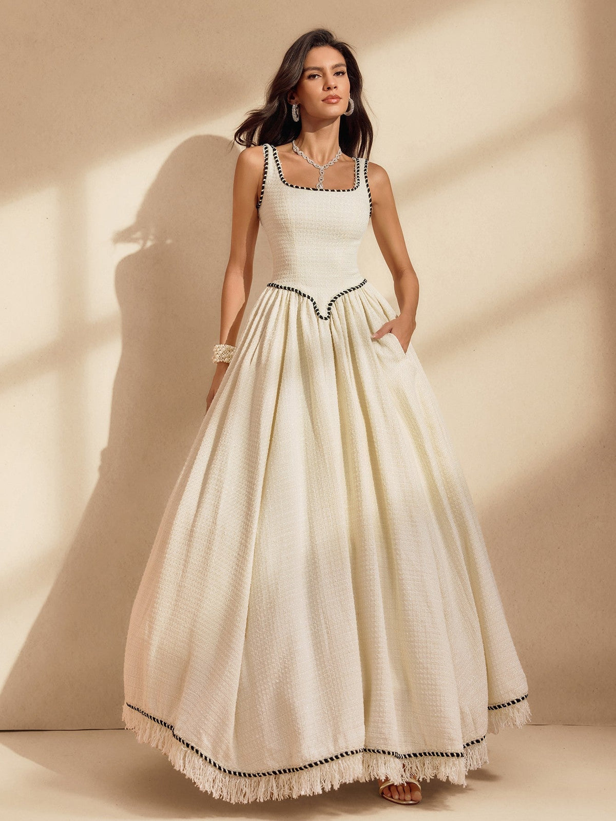 Robe longue bouffante à franges spaghetti et crinoline 