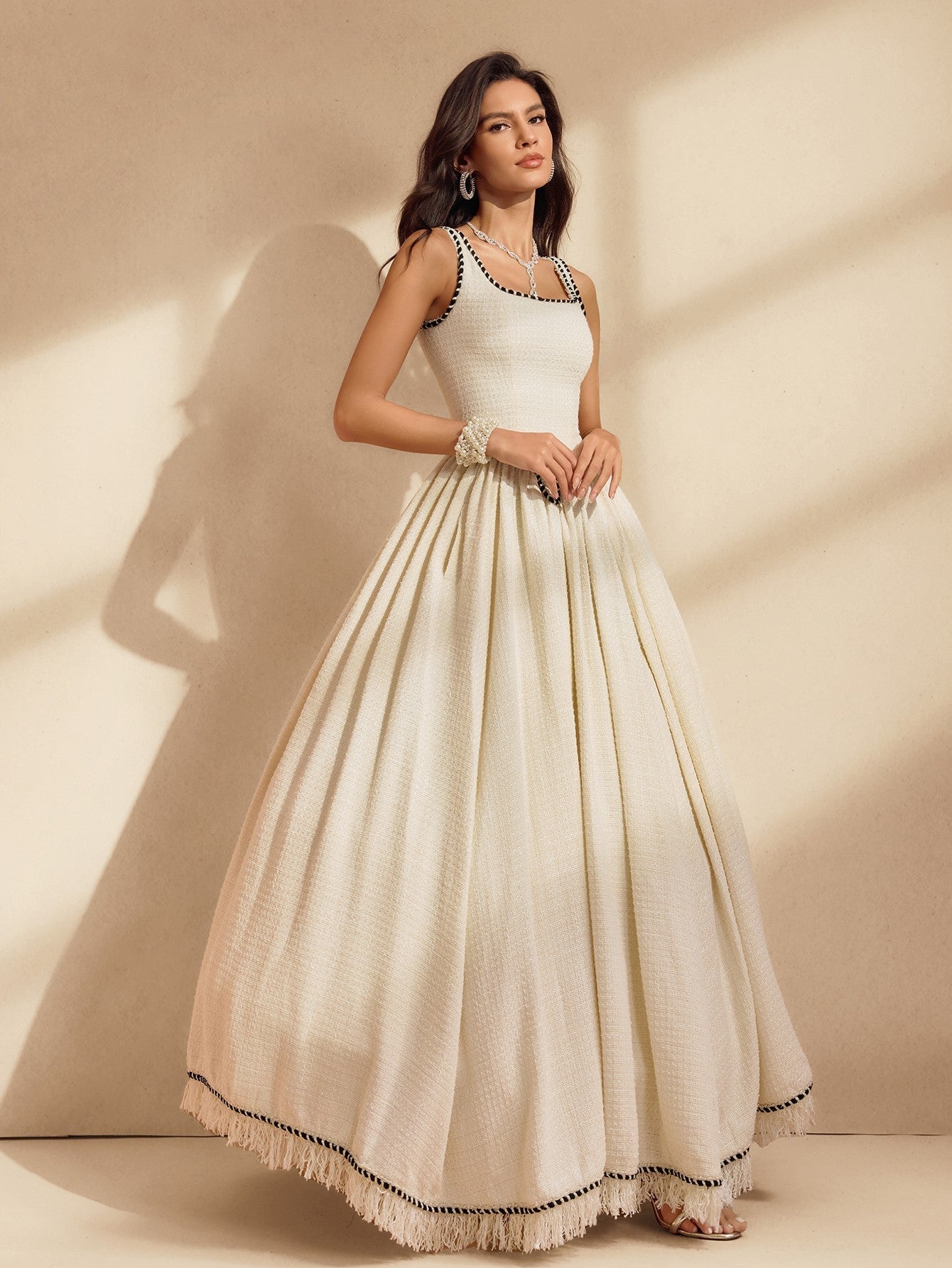Robe longue bouffante à franges spaghetti et crinoline 